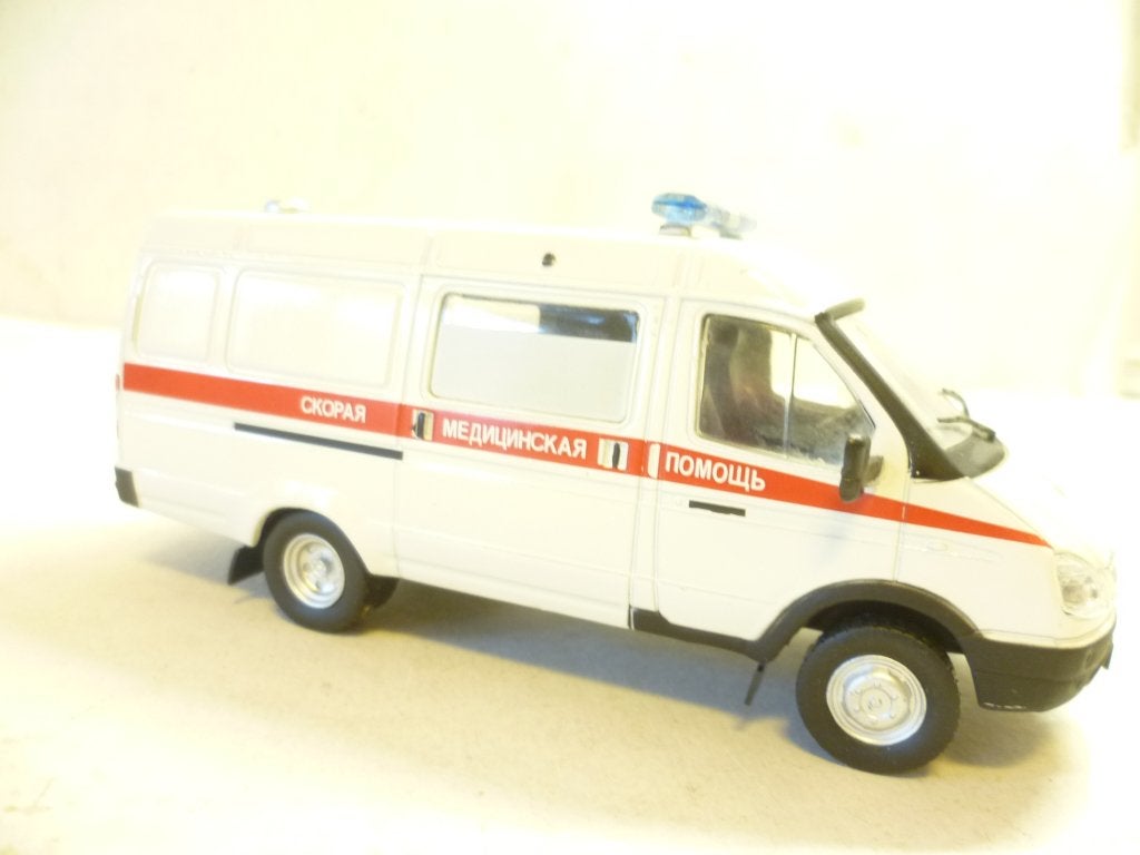 DAgostini FA3EAb  Russische Ambulance 1:43 modelauto, Ophalen of Verzenden, Zo goed als nieuw, Auto, Overige merken