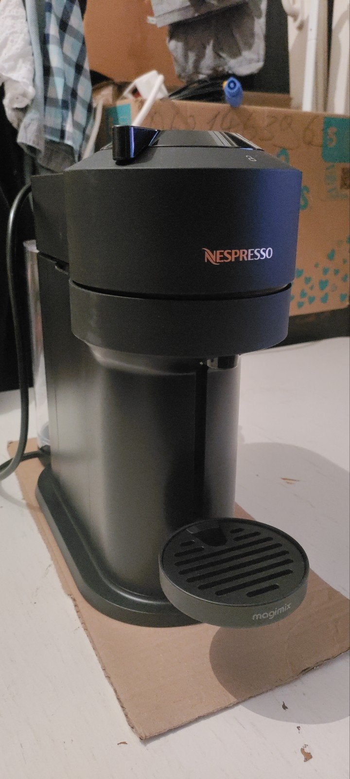 Nespresso Magimix koffiemachine - waterreservoir beschadigd, Gebruikt, Koffiemachine, Ophalen of Verzenden, 2 tot 4 kopjes