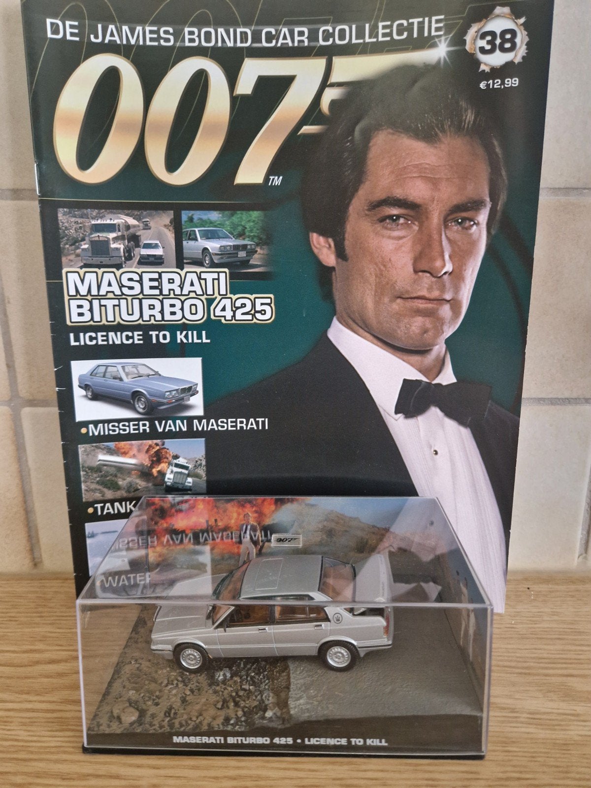 James bond Maserati biturbo 425 Licence to kill boekje, Hobby en Vrije tijd, Ophalen of Verzenden, Zo goed als nieuw, Auto, Overige merken