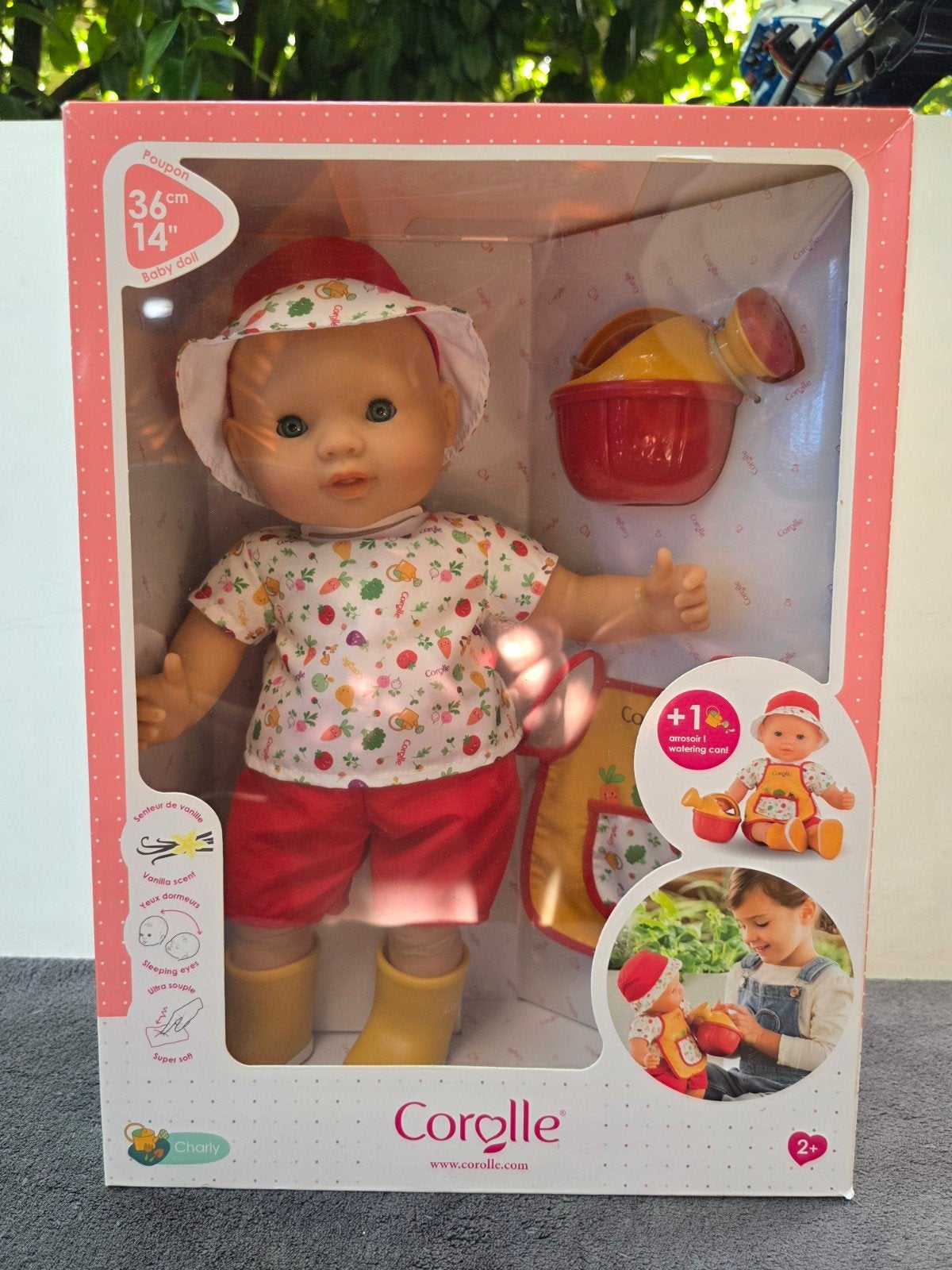 Corolle Babypop Charly 36cm met gieter en schortje, Ophalen of Verzenden, Nieuw, Babypop
