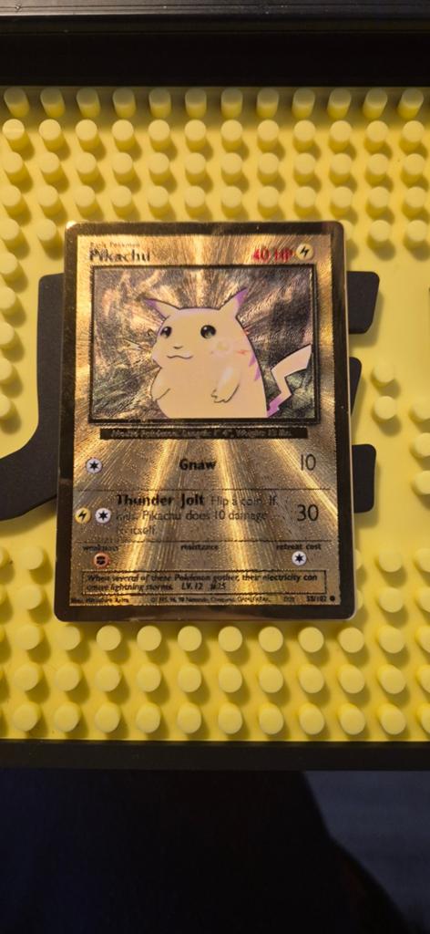 Gouden Pikachu Pokémon kaart - Zeldzaam verzamelobject, Hobby en Vrije tijd, Verzamelkaartspellen | Pokémon, Ophalen of Verzenden