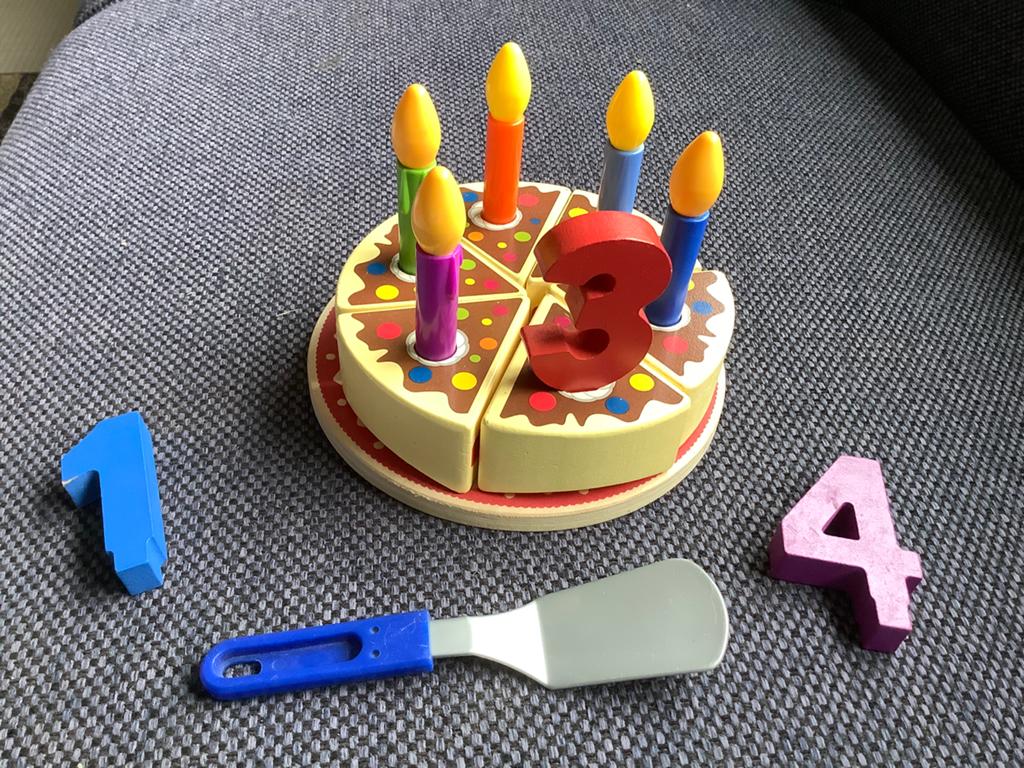 Houten verjaardag taart met kaarsjes, Ophalen of Verzenden, Zo goed als nieuw