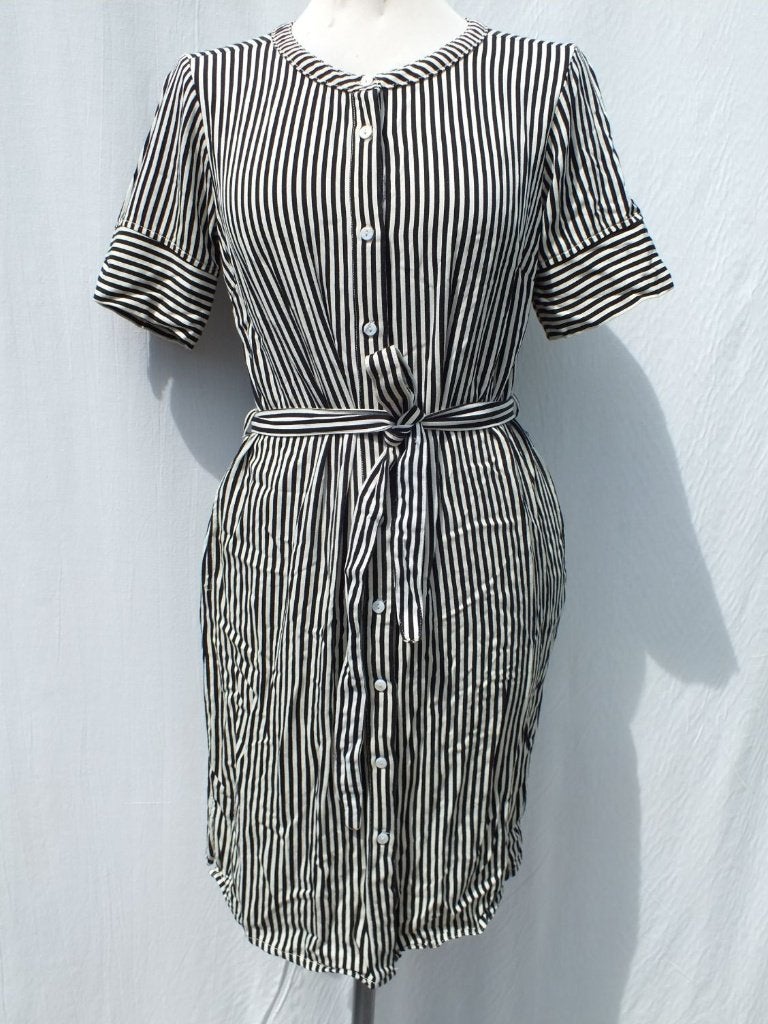 Toffe zwart witte jurk. 100% viscose Mt S Merk Hema, ., Zwart, Ophalen of Verzenden, Zo goed als nieuw