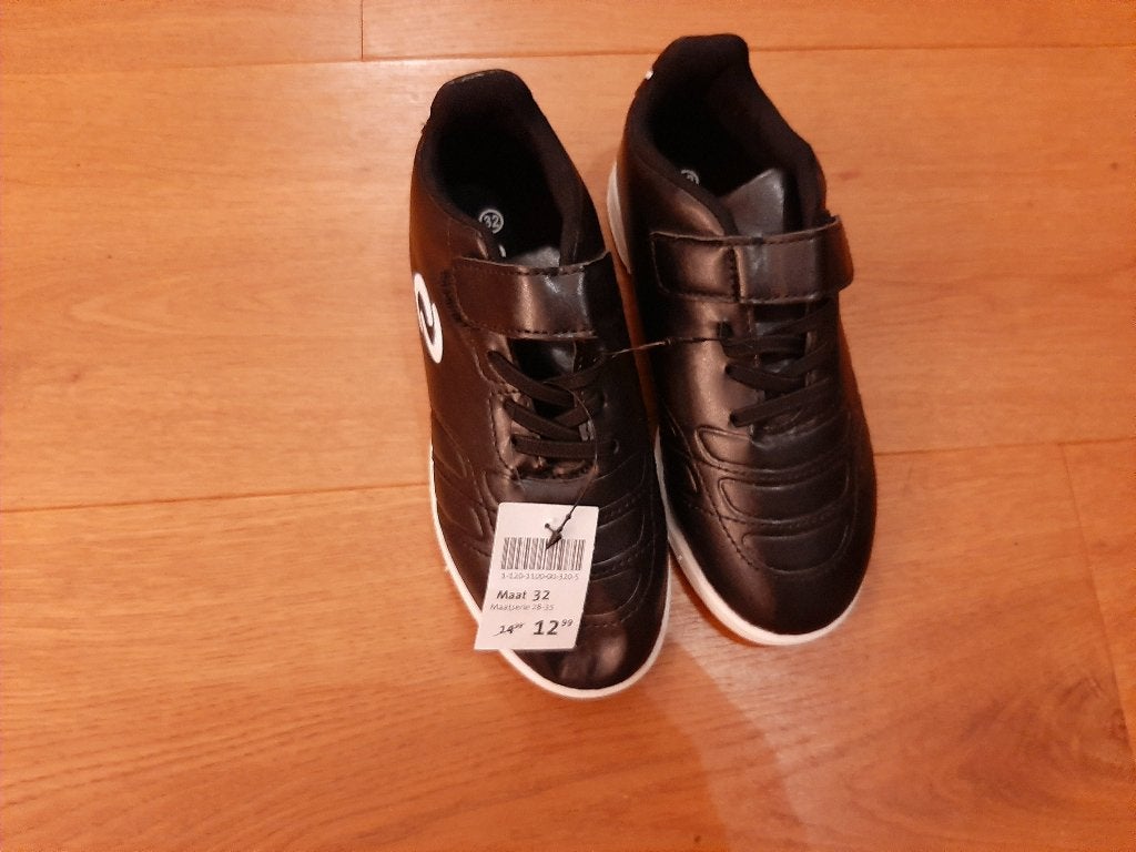 Nieuwe zwarte gym zaal schoenen maat 32, Nieuw, Ophalen of Verzenden, Onbekend, Jongen of Meisje