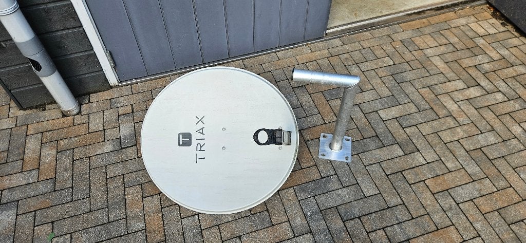Triax sateliet schotel 60cm met muurbeugel, Ophalen, Gebruikt, (Schotel)antenne, Overige merken