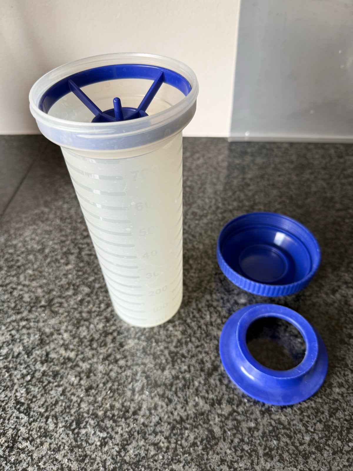 Tupperware shakebeker 700 ml, Ophalen of Verzenden, Gebruikt, Shaker, Met deksel