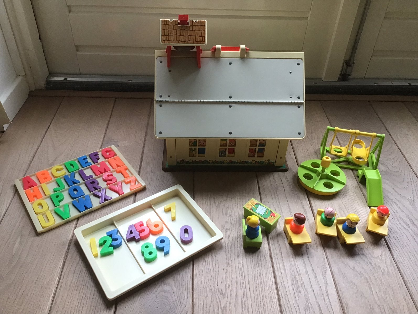Fisher Price schooltje uit 1971 compleet nr 923, Kinderen en Baby's, Speelgoed | Fisher-Price, Ophalen of Verzenden, Gebruikt