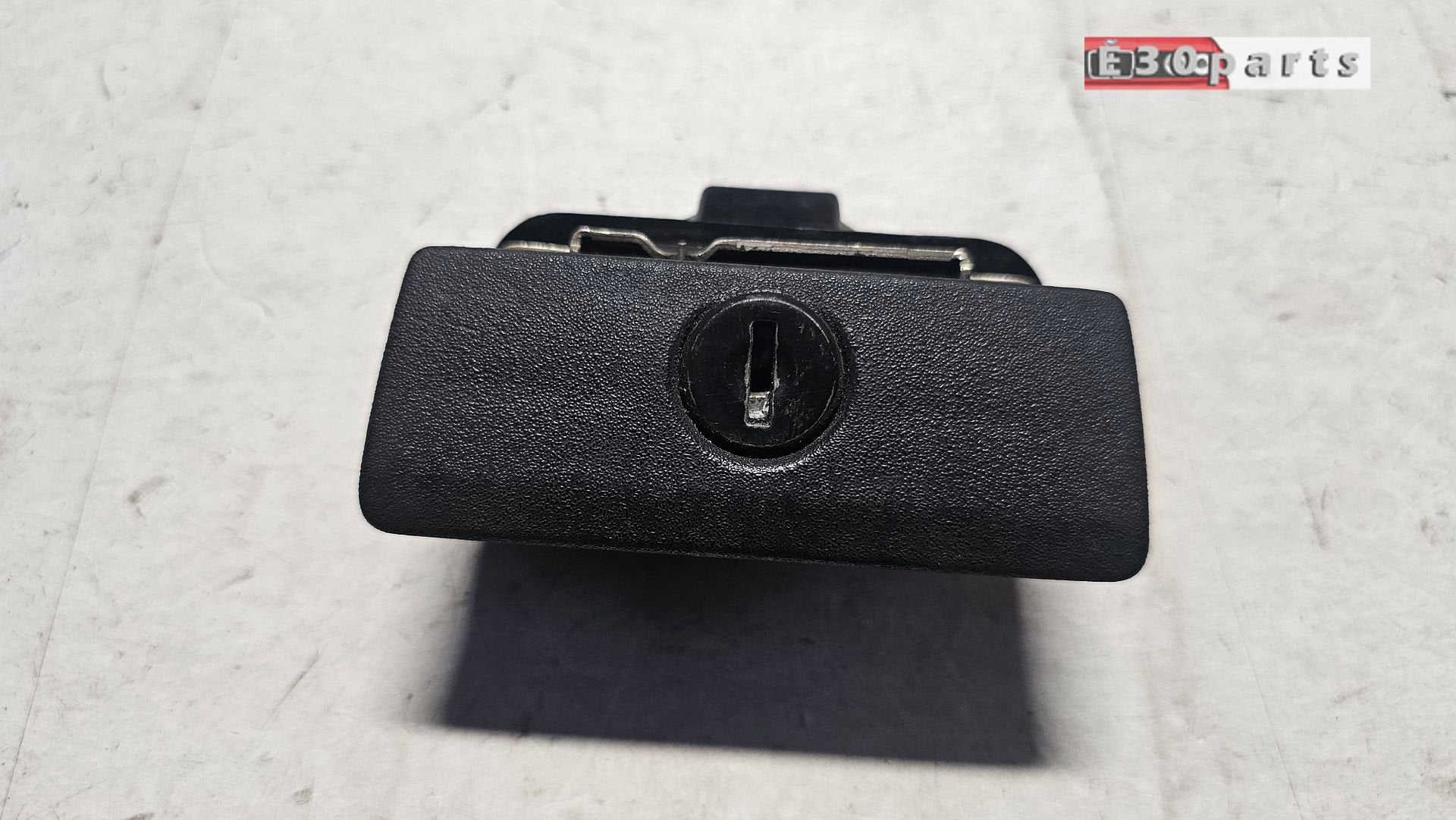 Dashboard kastje slot mechaniek greep BMW 3 serie E30  51161, Gebruikt, -, Ophalen of Verzenden, -