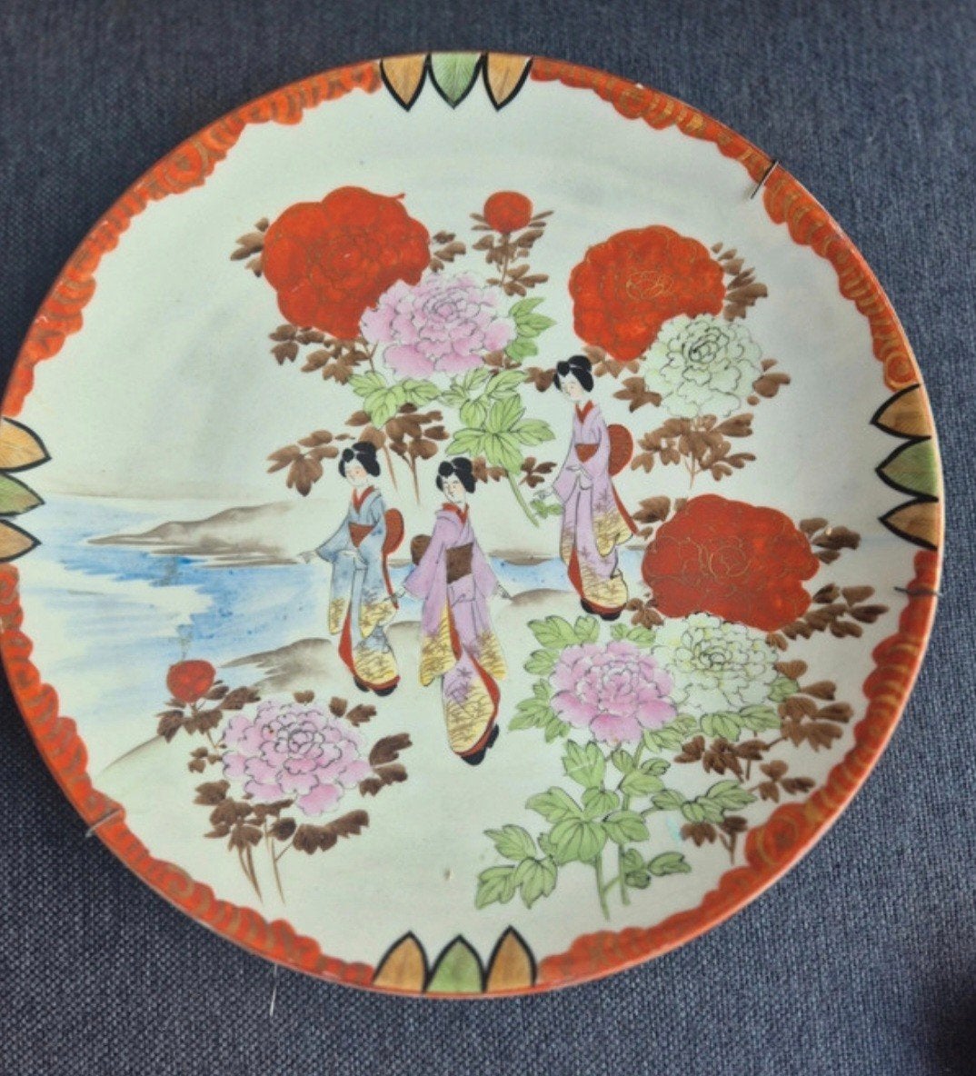 Decoratieve Japanse wandbord met Geisha's en bloemen, 31 cm, Antiek en Kunst, Ophalen of Verzenden
