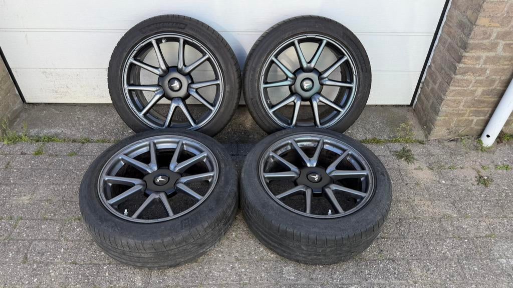 Originele Tesla Model 3 18 inch Aero velgen Michelin banden, Ophalen, 18 inch, Gebruikt, Banden en Velgen