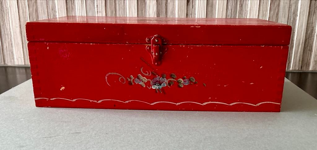 Vintage Houten Naaidoos Rood met Inho ud, mooi gedecoreerd, Verzenden, Gebruikt, Overige typen