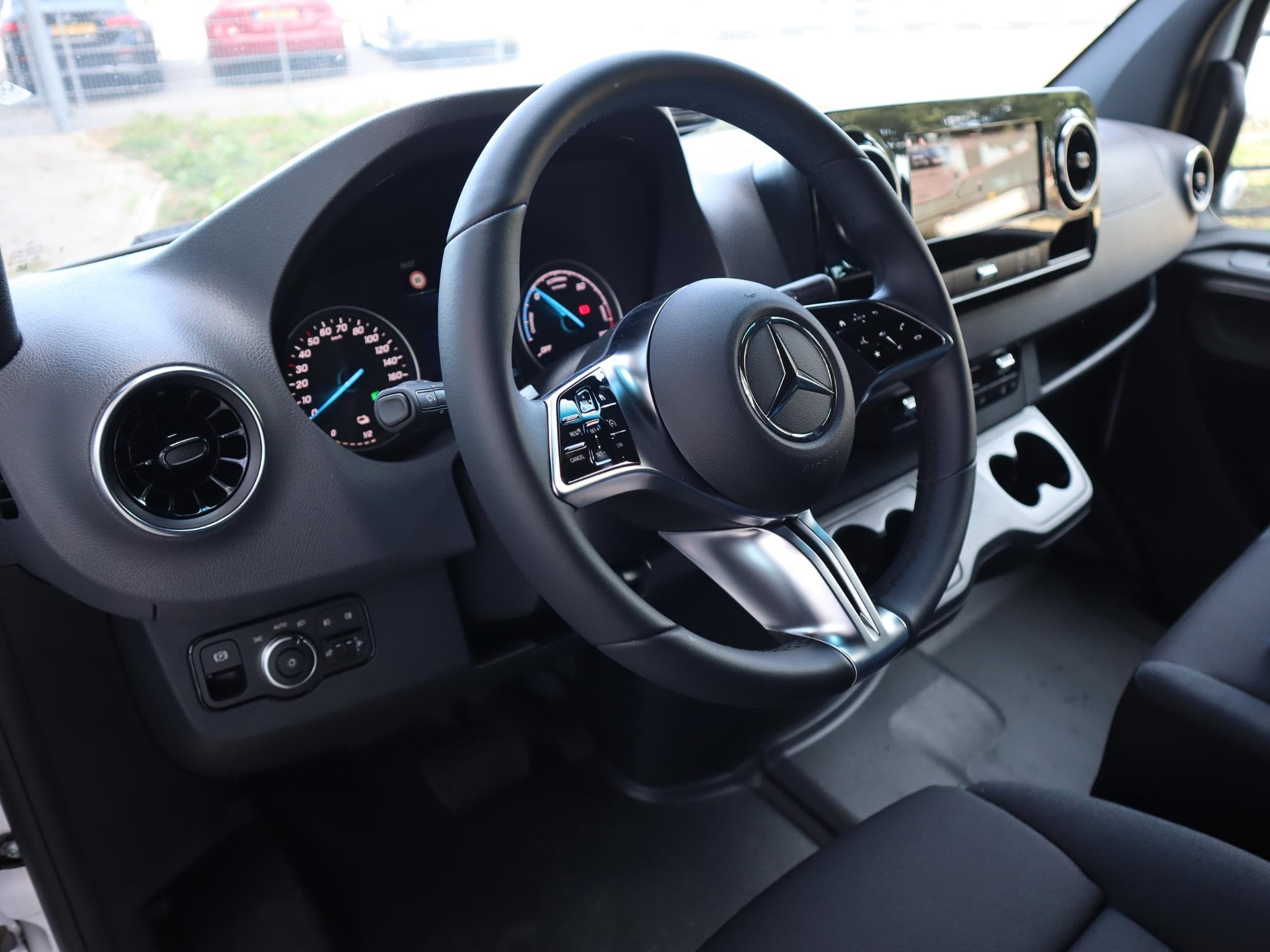 Mercedes-Benz eSprinter 320 L2H2 SELECT 81kWh 313km WLTP, Auto's, Automaat, 81 kWh, Gebruikt, 2000 kg