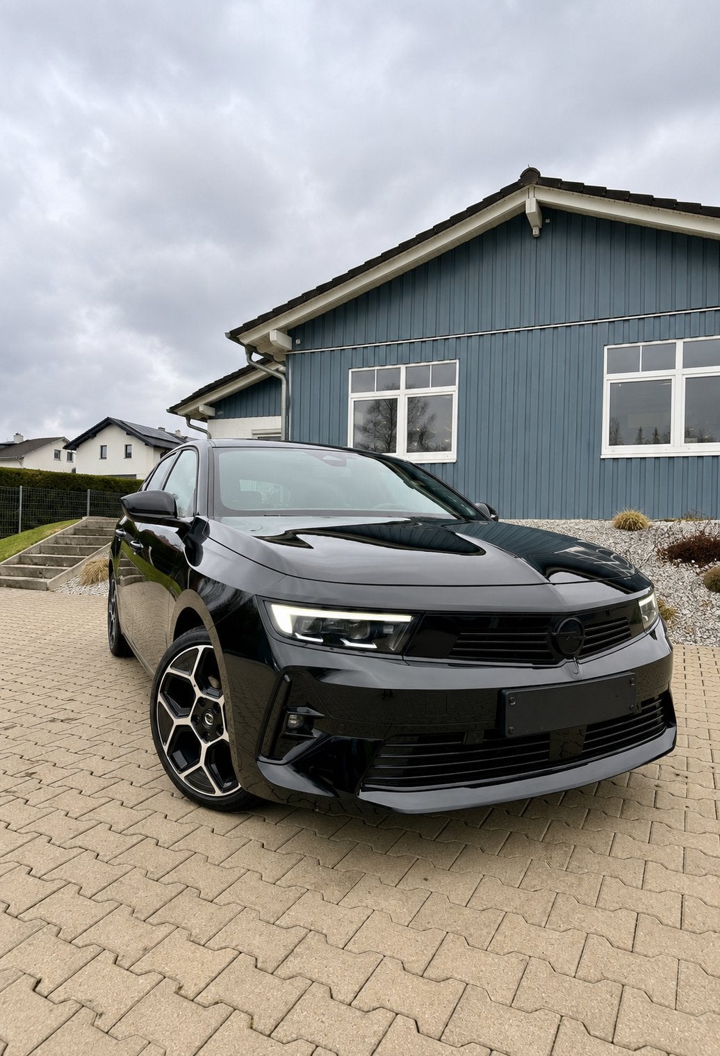 Opel Astra 1.2 Turbo Ultimate Pano 2024 Zwart, Auto's, Opel, 1199 cc, Alcantara, Zwart, 1200 kg