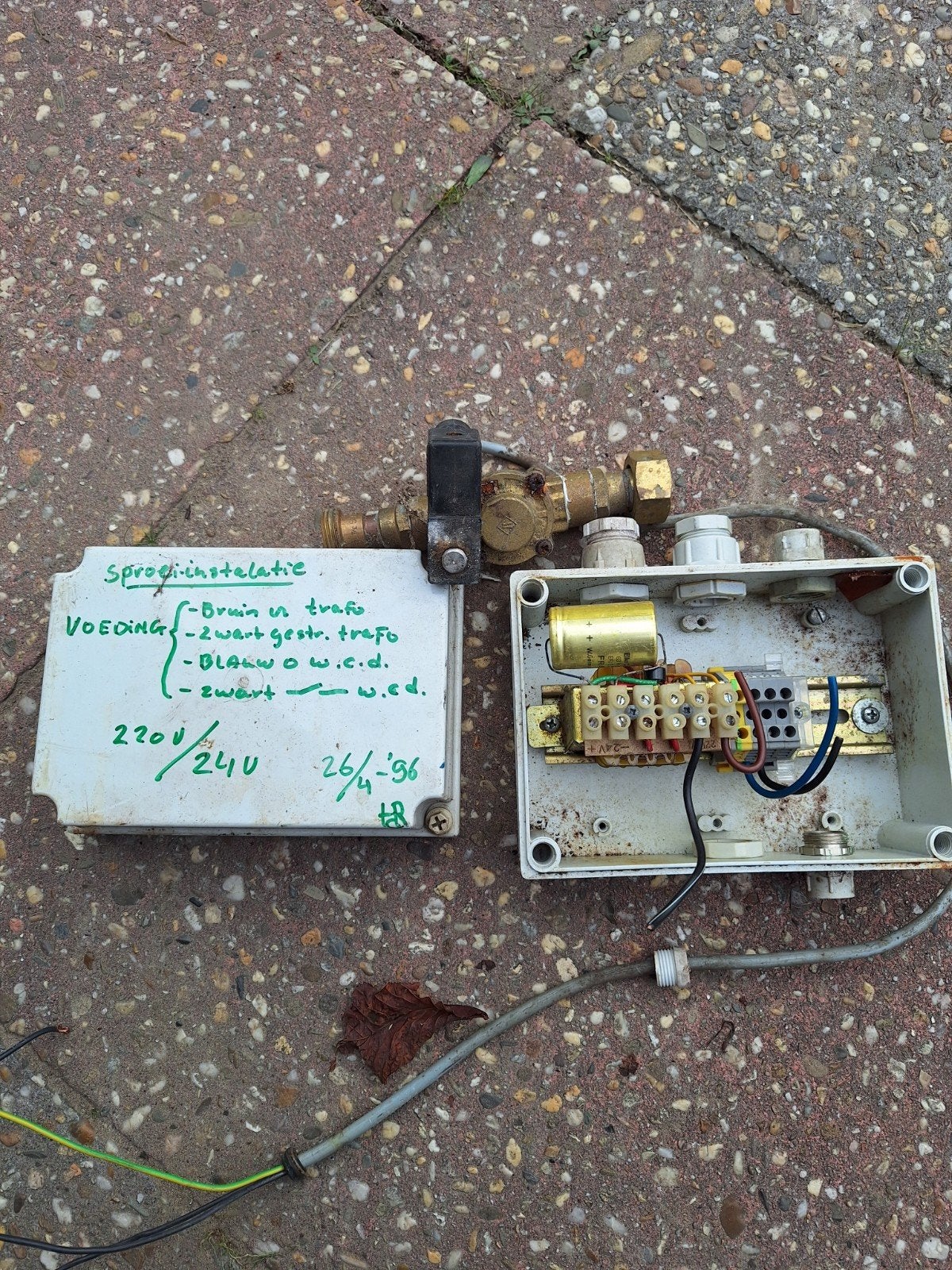 Sproei-installatie met magneetventiel en behuizing, Ophalen, Gebruikt, Overige merken, Overige typen