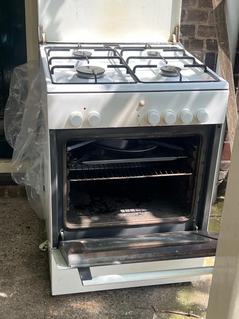 Bosch Gasfornuis met Oven - Wit, 4 Pitten moet wege, Witgoed en Apparatuur, Gebruikt, 60 cm of meer, Gas, Vrijstaand