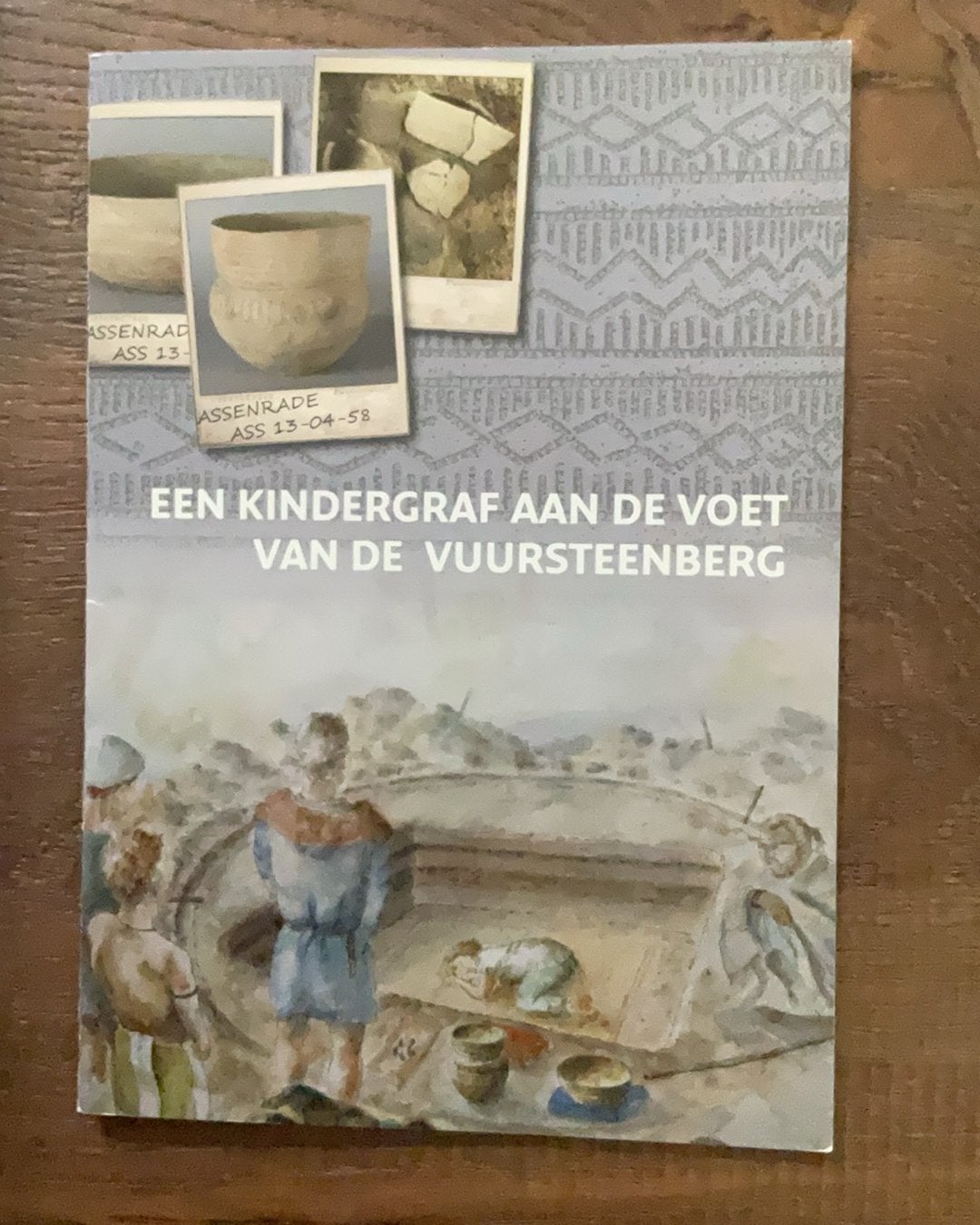 Een kindergraf aan de voet van de vuursteenberg, Ophalen of Verzenden
