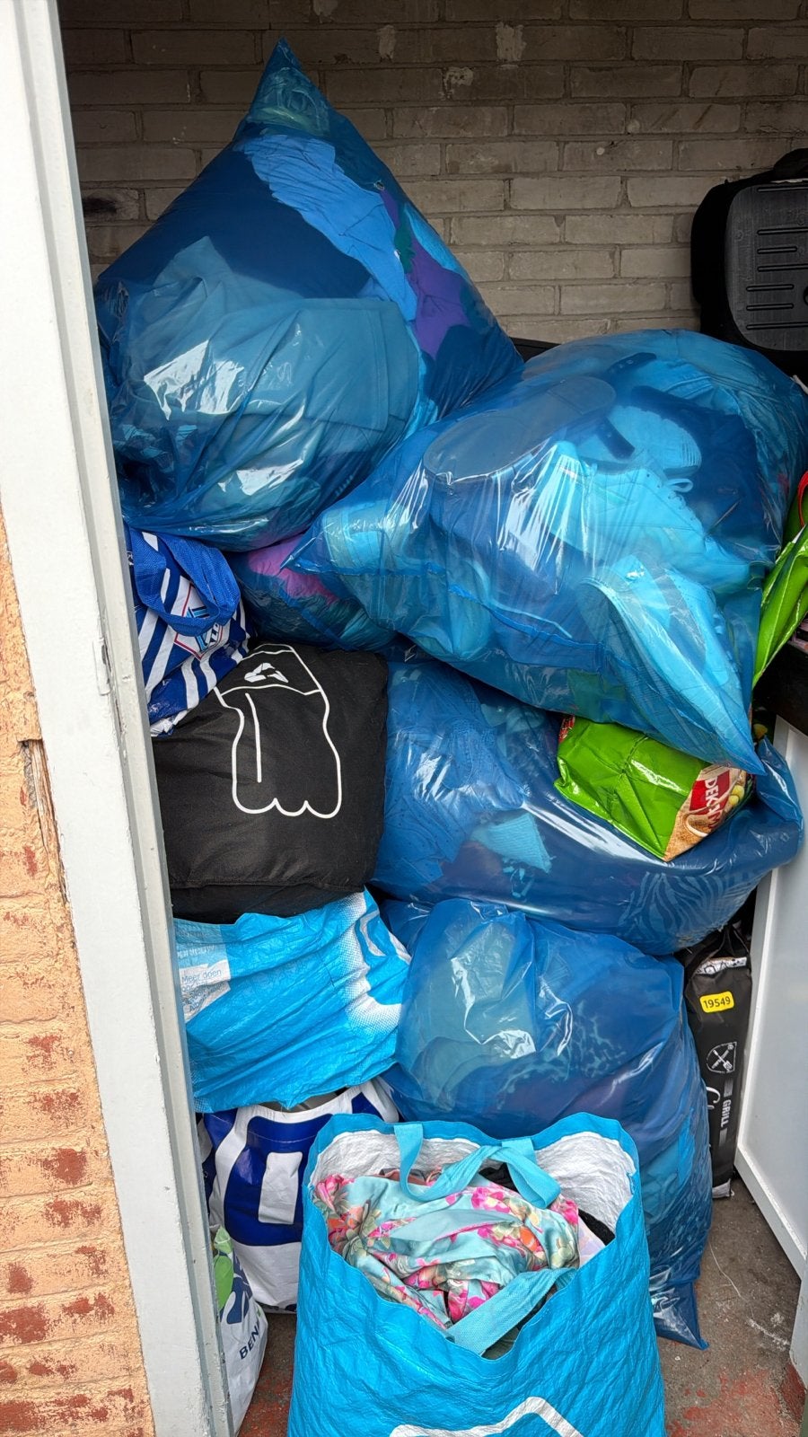 Grote partij kleding, schoenen, jassen en meer voor braderie, Kleding | Dames, Overige Dameskleding, Zo goed als nieuw, Ophalen