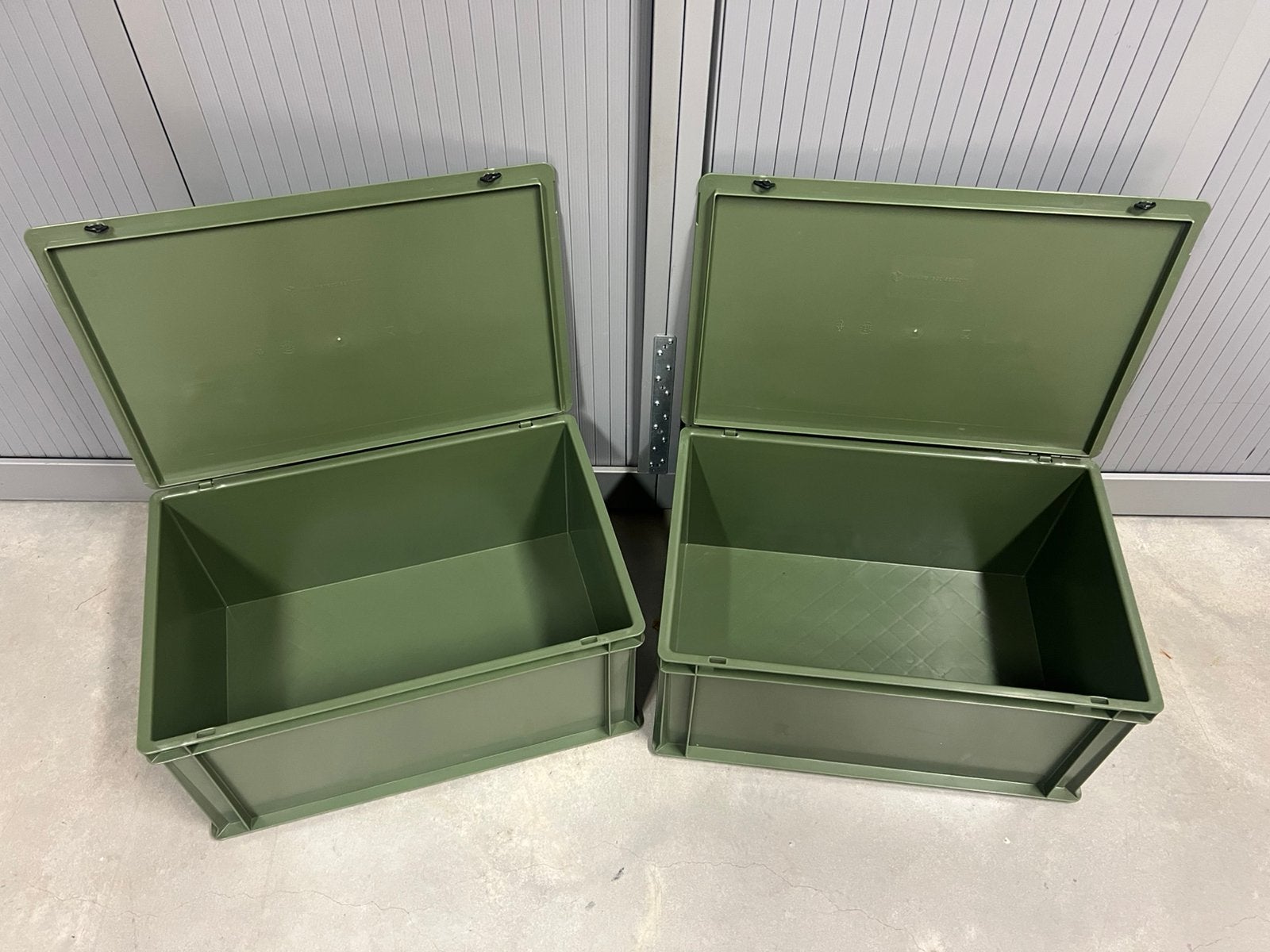 2 gloednieuwe kunststof bakken met deksel, Ophalen, Nieuw, Complete set