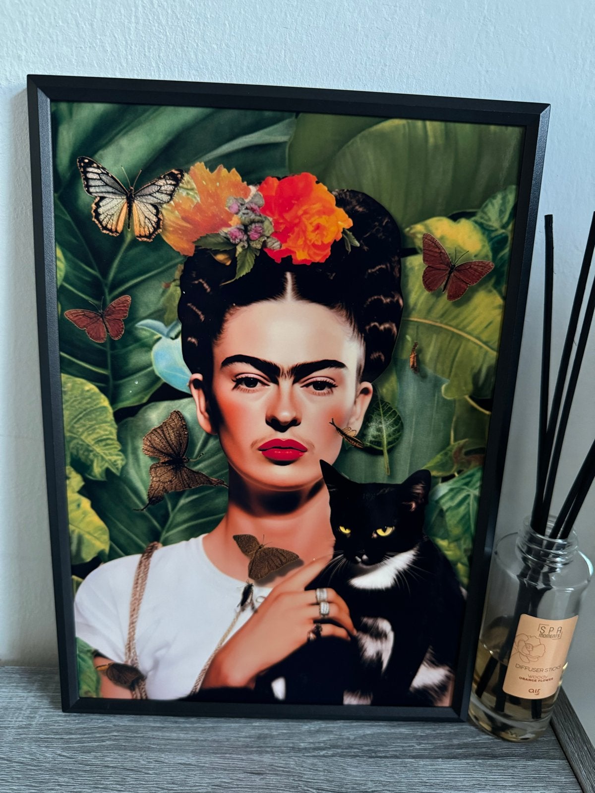 Frida Kahlo Poster 21x30cm ingelijst, Minder dan 50 cm, Ophalen of Verzenden, Zo goed als nieuw, Foto of Poster