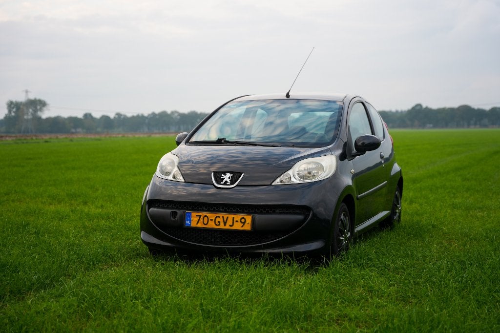 Peugeot 107 1.0 12V 3DR 2008 Zwart, Auto's, Voorwielaandrijving, Stof, Zwart, 4 stoelen