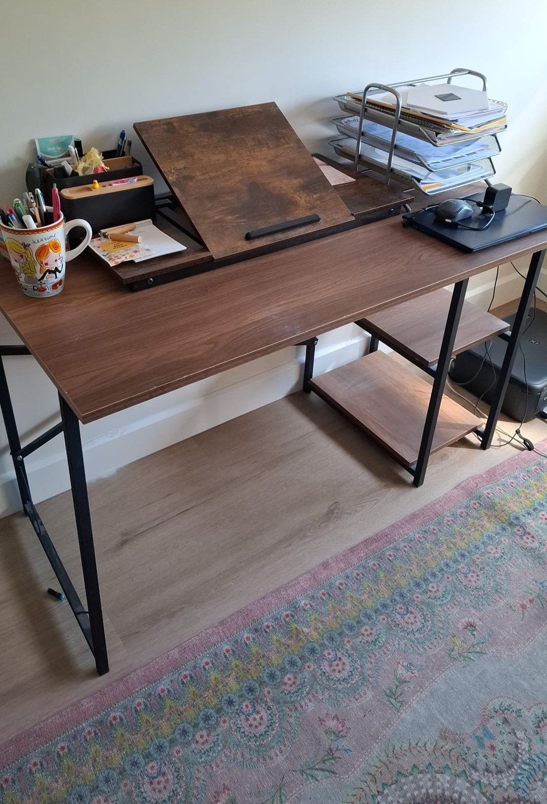 Bureau met zwart onderstel, 2 legplanken en laptophouder, Huis en Inrichting, Ophalen, Gebruikt, Metaal, Computerbureau