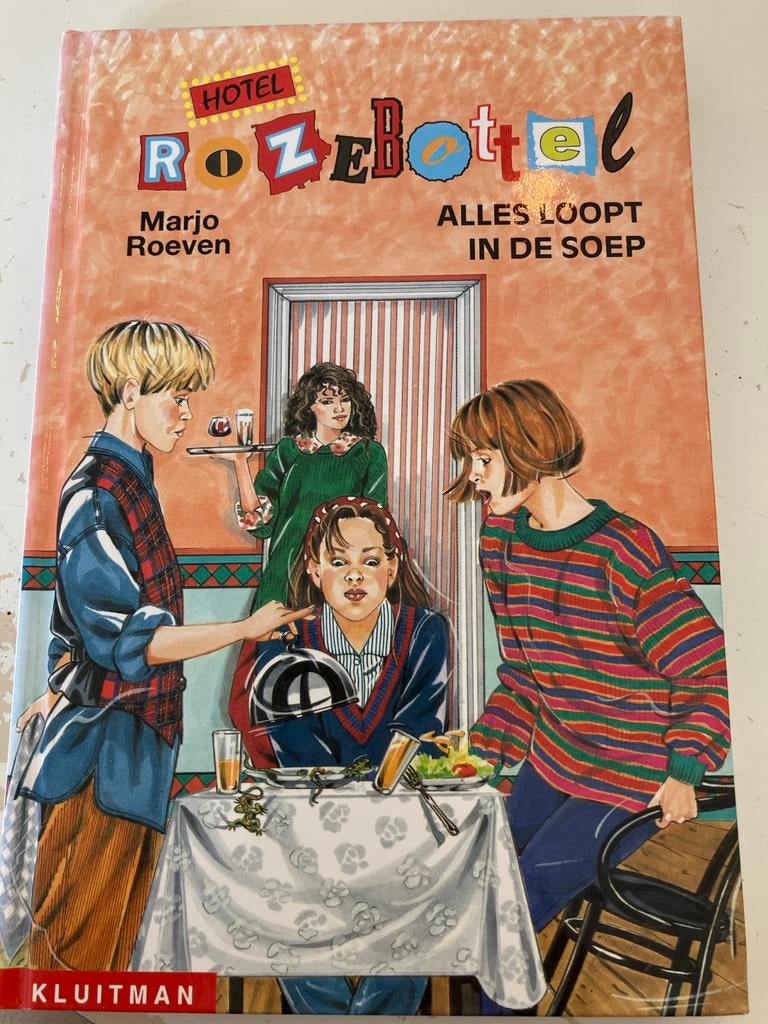 Hotel Rozebottel: Alles loopt in de soep - Marjo Roeven, Ophalen of Verzenden, Gelezen, Fictie algemeen