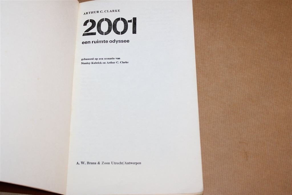 2001, Een Ruimte Odyssee — Arthur C. Clarke, 1e druk 1969, Boeken, Ophalen of Verzenden, Gelezen