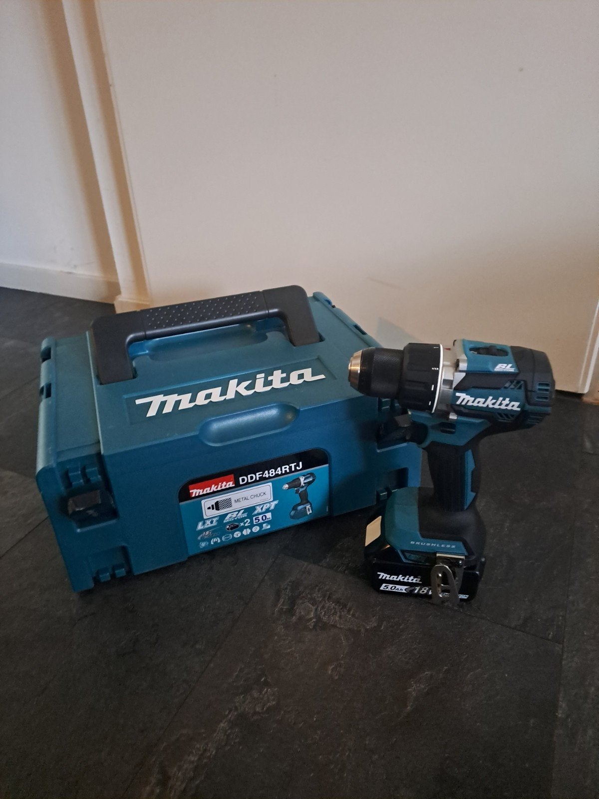 Makita DDF484RTJ Accuboormachine met 1x 5.0Ah accu, 600 watt of meer, Variabele snelheid, Nieuw, Ophalen of Verzenden
