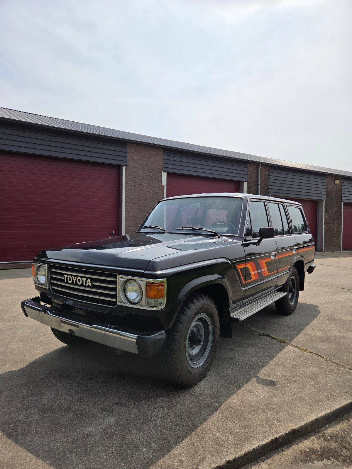 Toyota landcruiser fj60 1984 airco 9per Nederlands kenteken, Zwart, Handgeschakeld, Particulier, 2050 kg