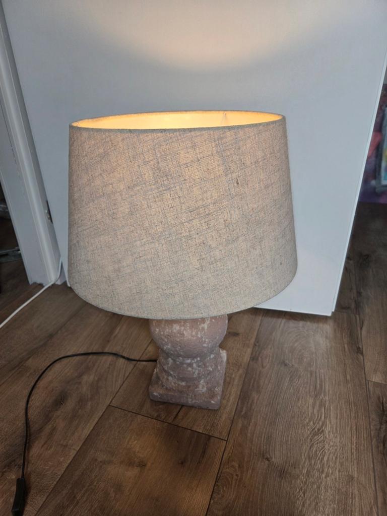 Mooie rustieke lamp, Huis en Inrichting, Lampen | Lampenkappen, Ophalen of Verzenden, Beige, Rond, 50 cm of meer