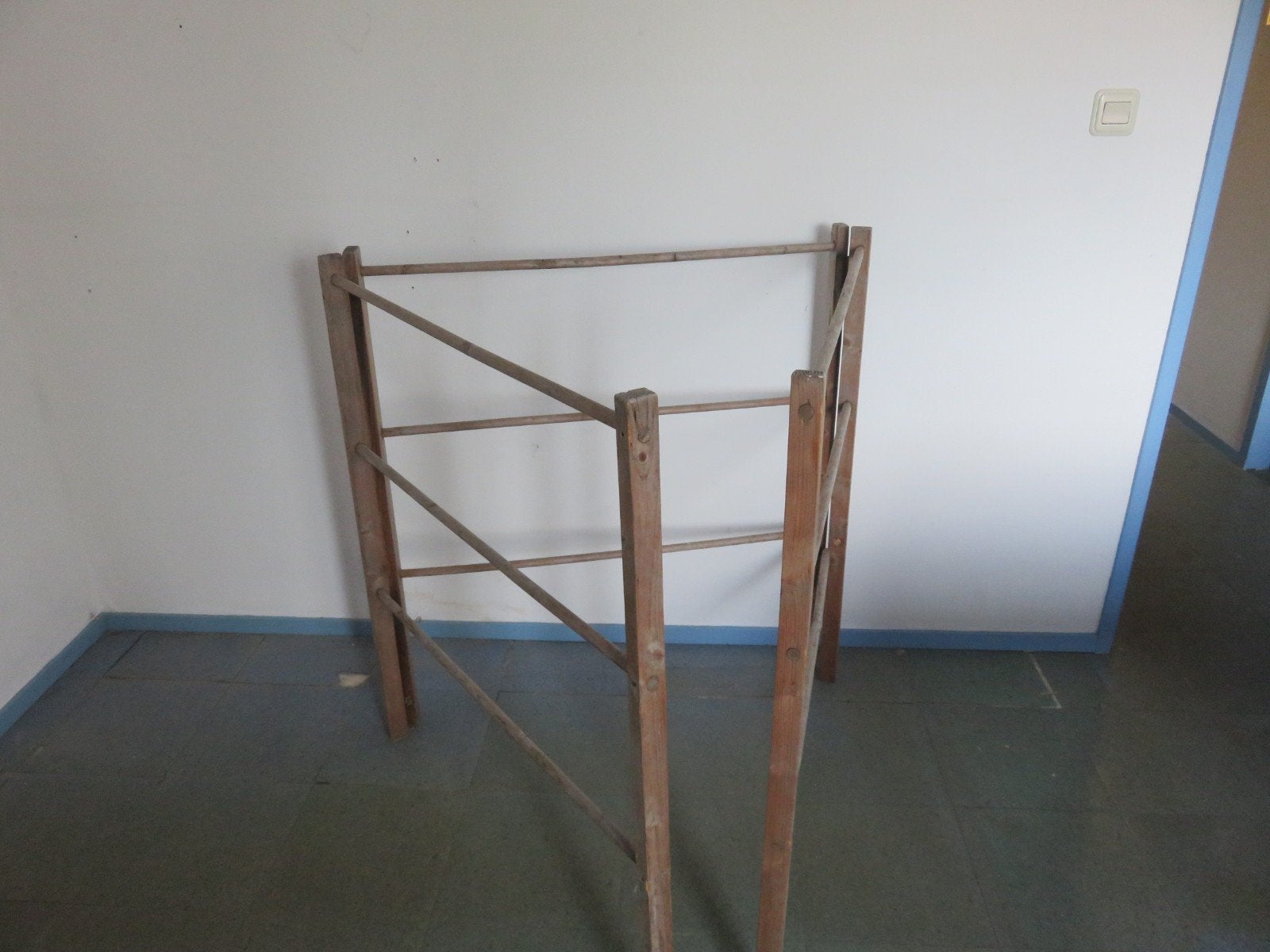 Antiek houten wasrek, Ophalen