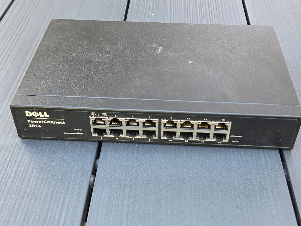 Flash deal 16 poorten switch Dell PowerConnect 2816, Computers en Software, Netwerk switches, Ophalen of Verzenden, Gebruikt
