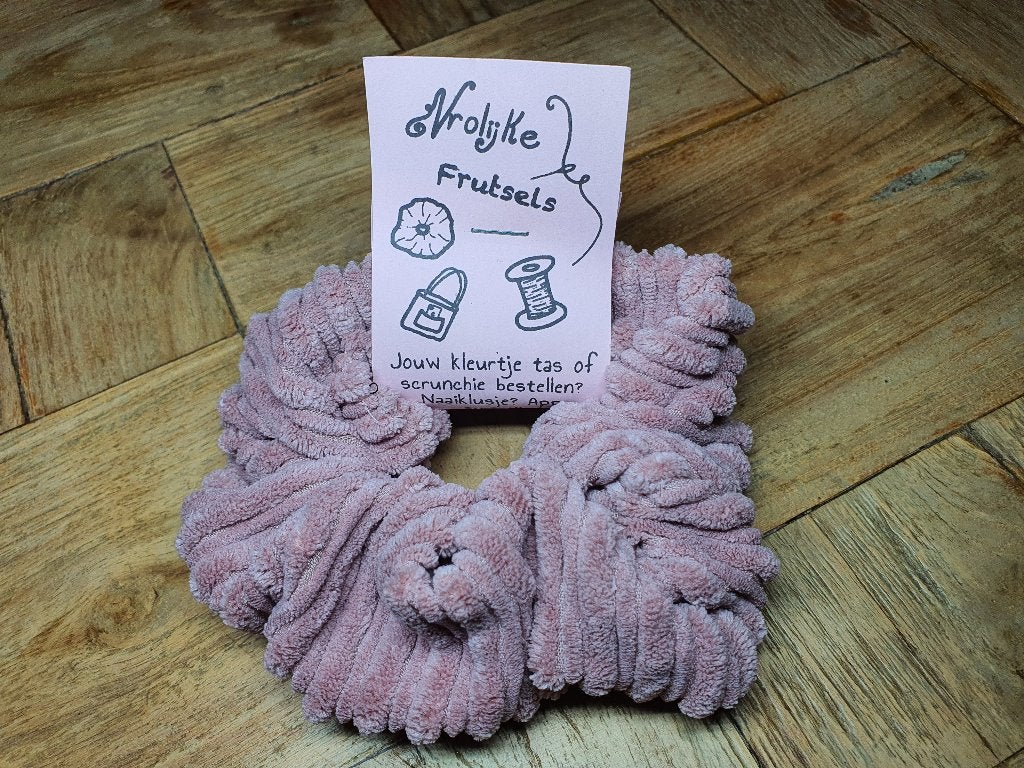 Handgemaakte scrunchie. Zachte, brede rib in oud-roze, Ophalen of Verzenden, Nieuw, Overige typen