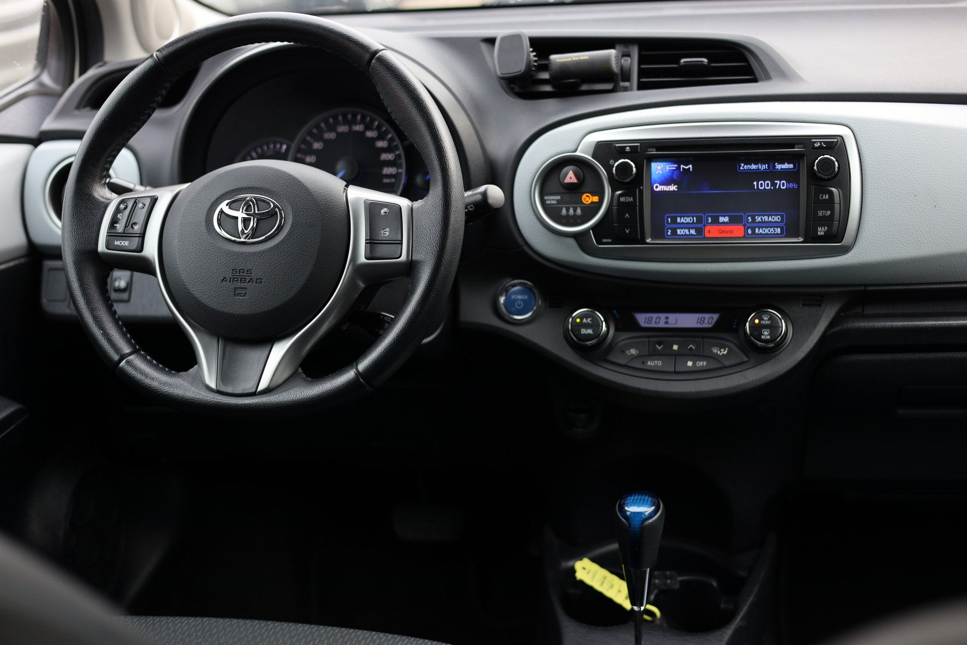 Toyota Yaris 1.5 FULL HYBRID DYNAMIC I CAMERA I NAVI I NL AU, Auto's, Euro 5, 1497 cc, Gebruikt, 4 cilinders