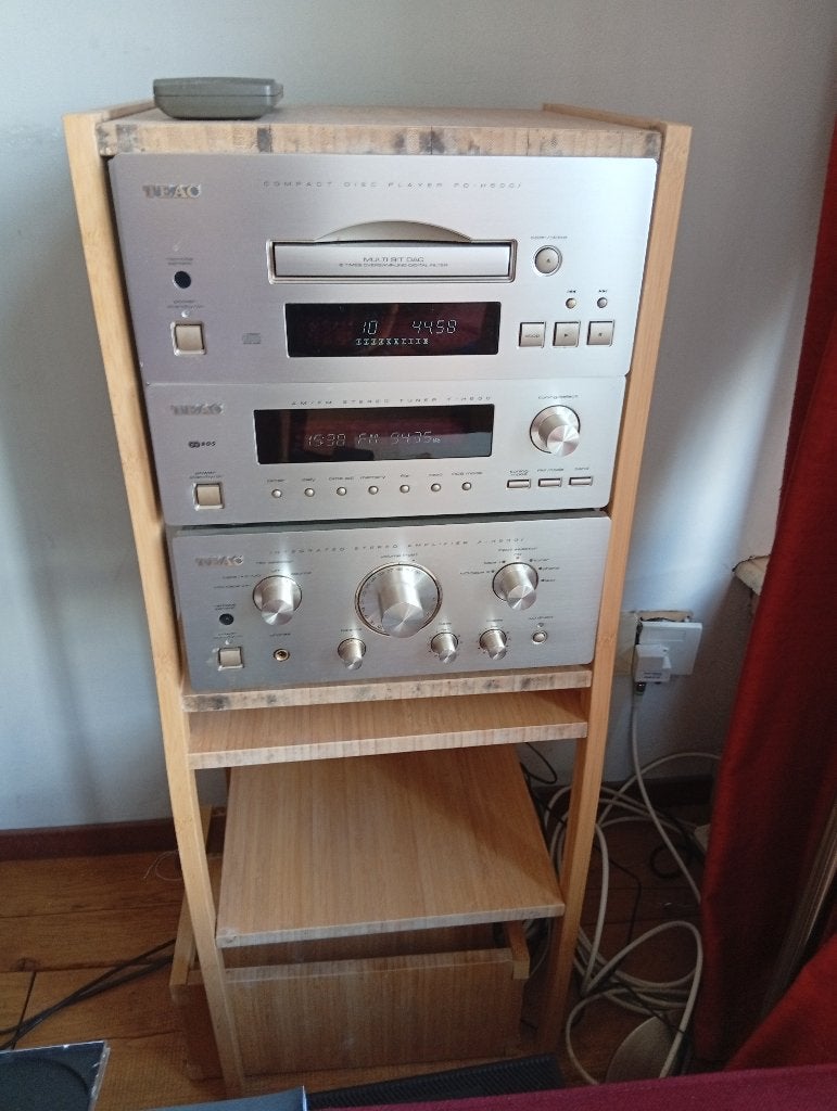Geluisinstallatie, met 2 boxen en kastje., Audio, Tv en Foto, Ophalen, Gebruikt, Cassettedeck, Overige merken