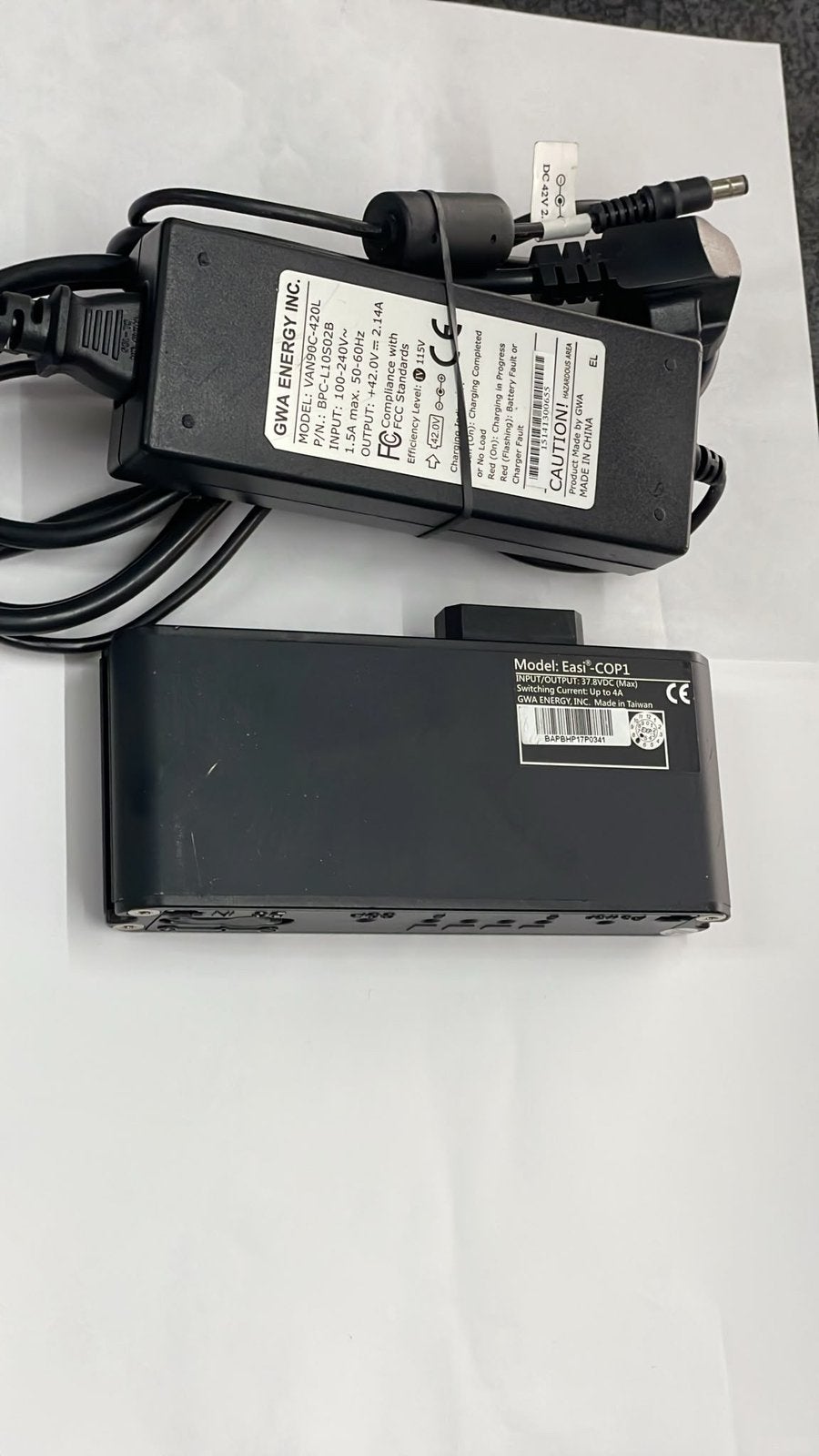 Babboe accu lader 42v inclusief adapter, Ophalen, Zo goed als nieuw