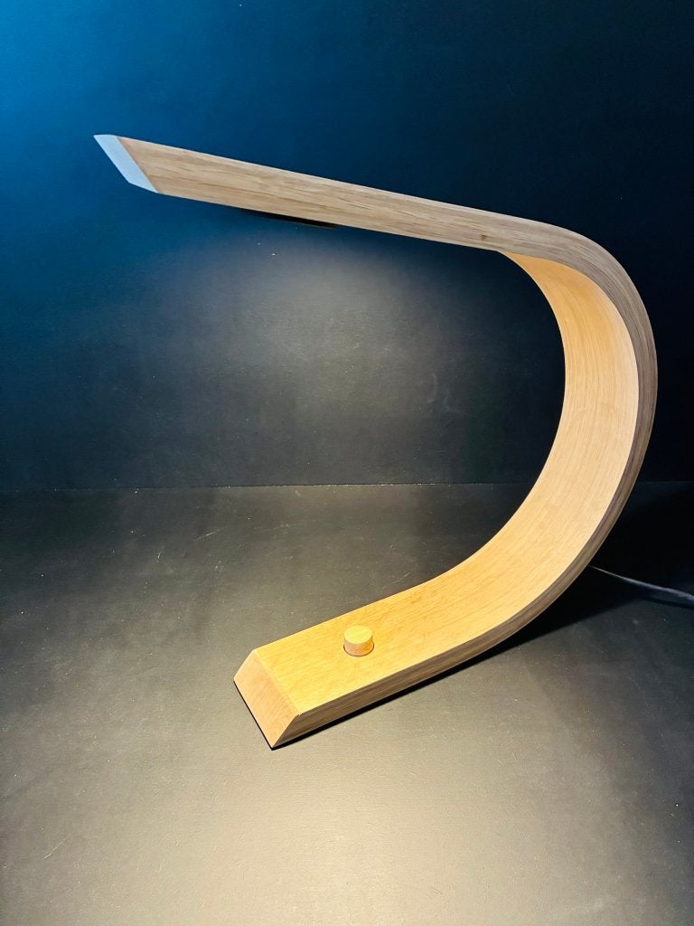 Foto 11 van Handgemaakte designlamp van gebogen hout