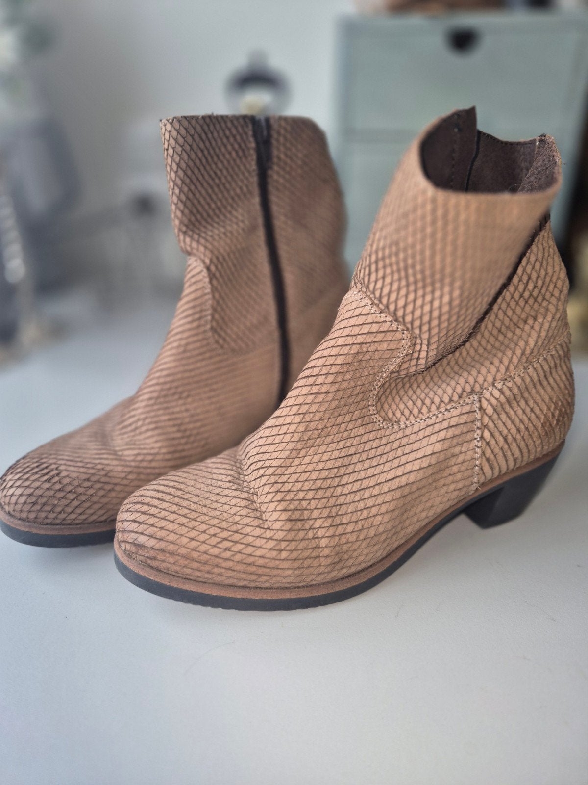 Bruine enkellaarzen met slangenprint Manfield mt 39, Kleding | Dames, Bruin, Ophalen of Verzenden, Zo goed als nieuw, Manfield