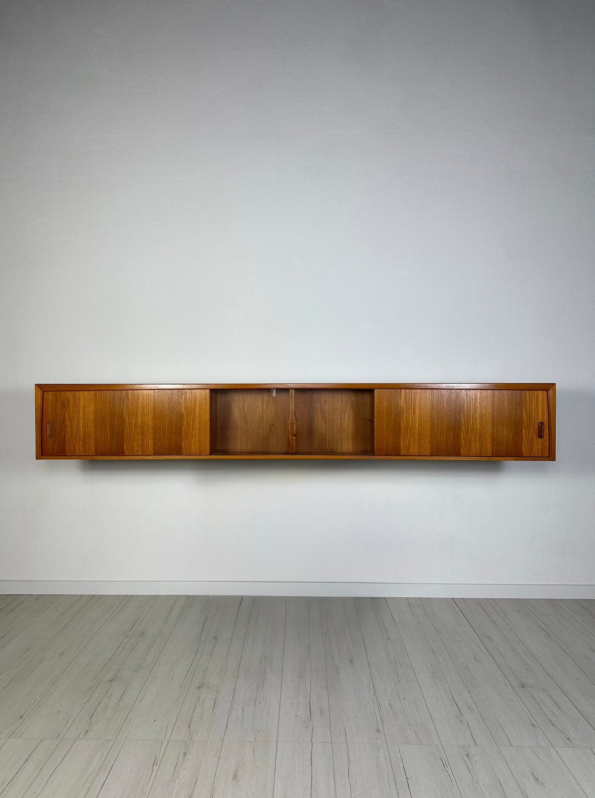 Bartels teak wandmeubel kast vitrinekast vintage mid century, Met deur(en), Teakhout, Ophalen of Verzenden, Zo goed als nieuw