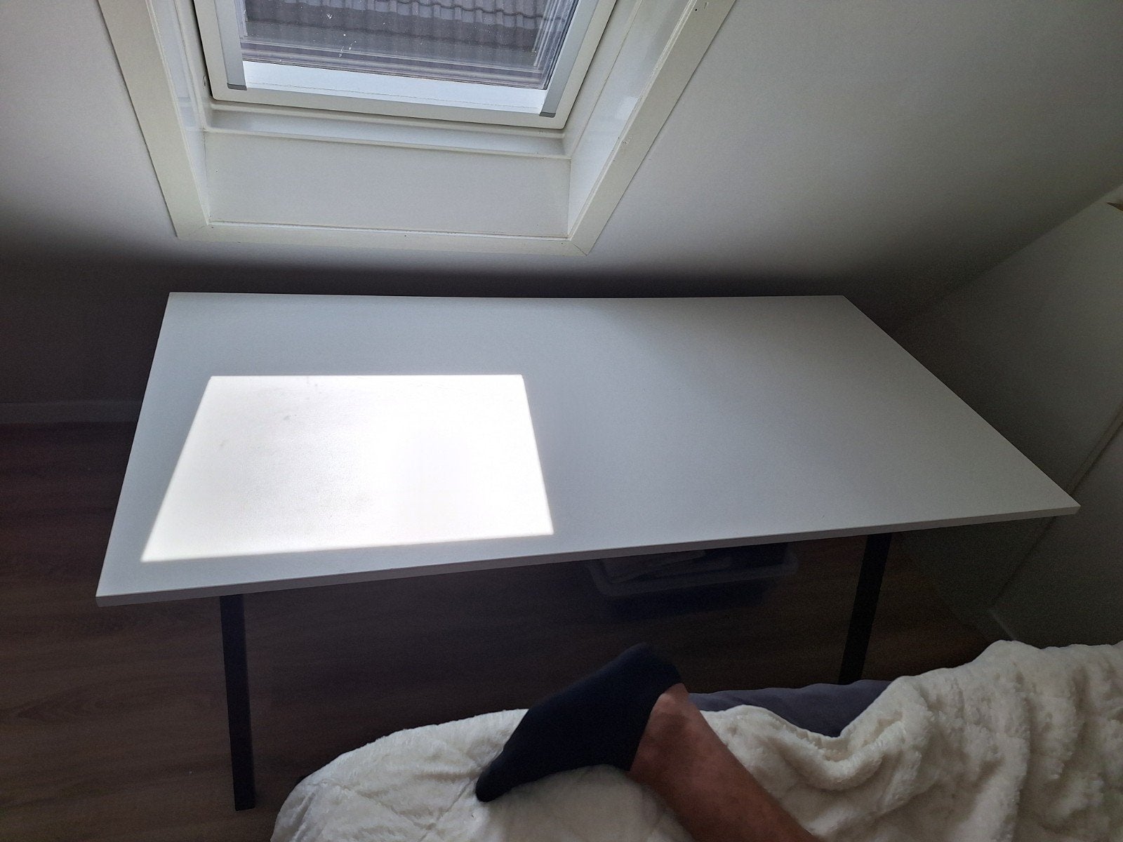 Nieuw IKEA bureau wit met zwart onderstel, Ophalen, Nieuw, IKEA, Wit