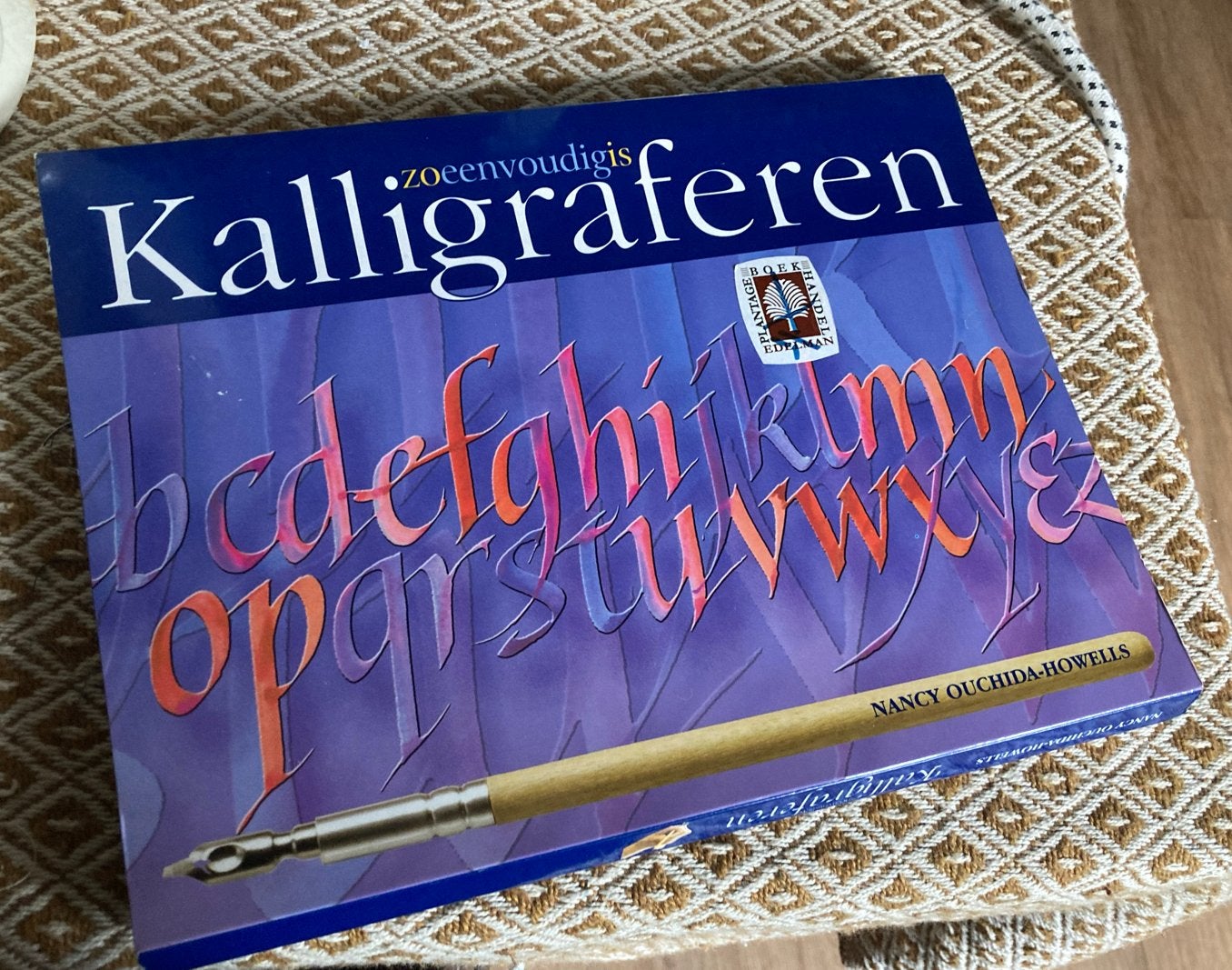 Ringband:Zo eenvoudig is kalligraferen Nancy Ouchida-Howells, Ophalen of Verzenden, Zo goed als nieuw, Overige onderwerpen