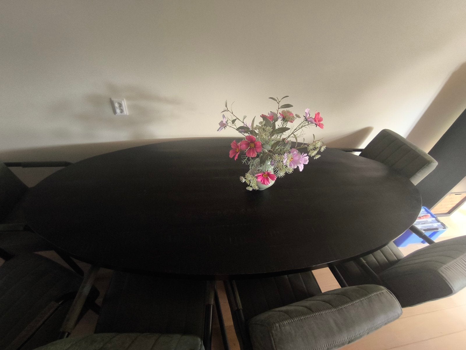 Ovale eettafel - mangohout zwart, Huis en Inrichting, Tafels | Eettafels, Ophalen, Gebruikt, 100 tot 150 cm, 200 cm of meer