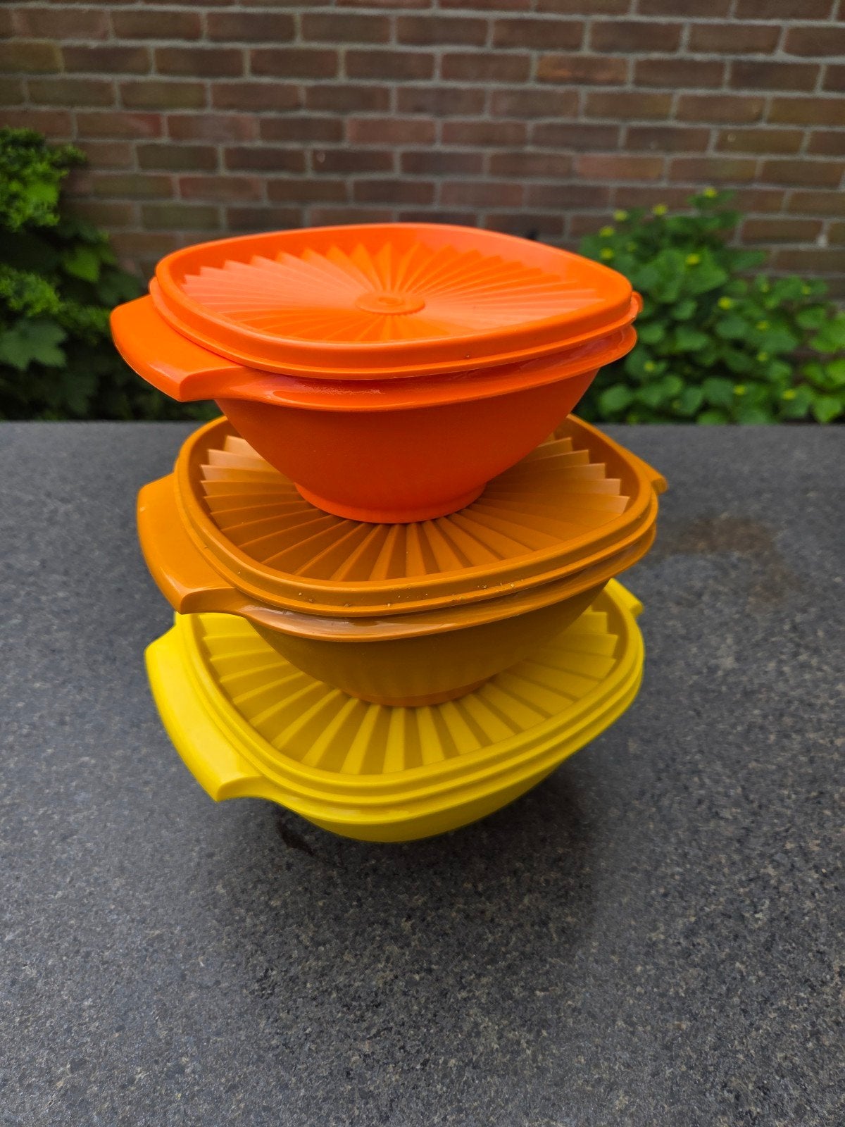 Tupperware kommen set, 3 stuks, oranje, geel, bruin, Ophalen of Verzenden, Gebruikt, Bruin, Bak of Kom