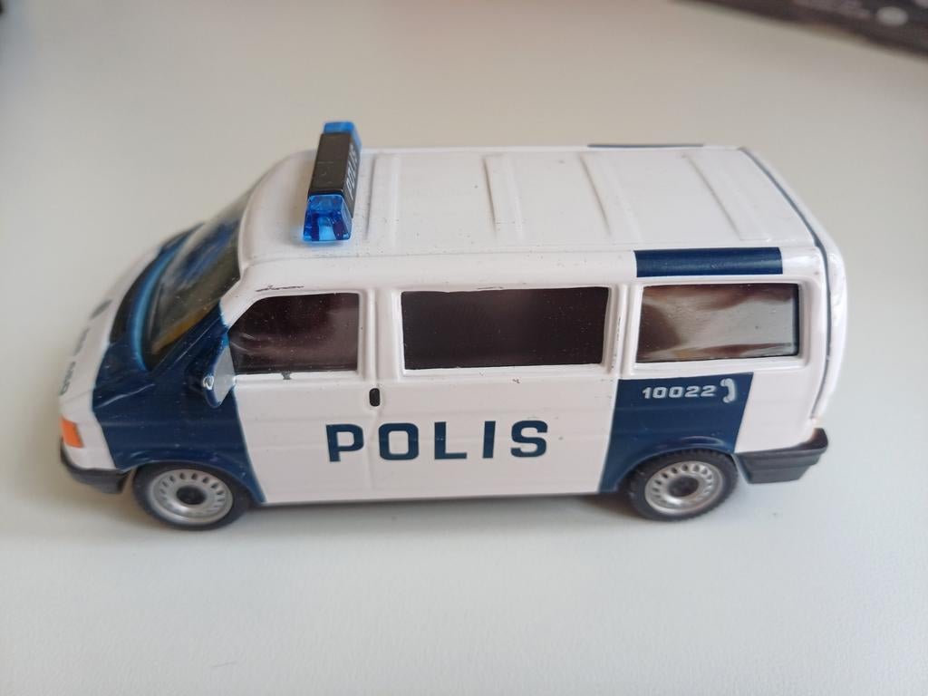 VW T4 Politieauto Finland 2000 - Schaal 1:43, Ophalen of Verzenden, Nieuw, Bus of Vrachtwagen, Overige merken