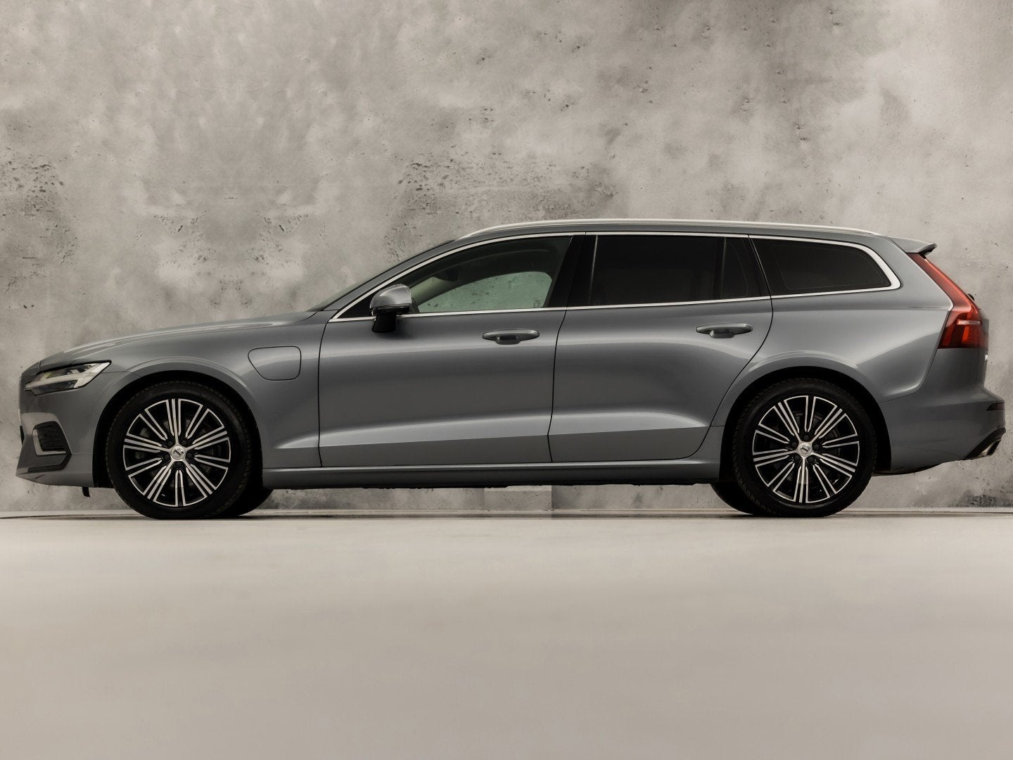Volvo V60 2.0 T6 Recharge AWD Sport 391Pk Automaat (APPLE CA, Auto's, Volvo, Automaat, 12 maanden, Gebruikt, 4 cilinders