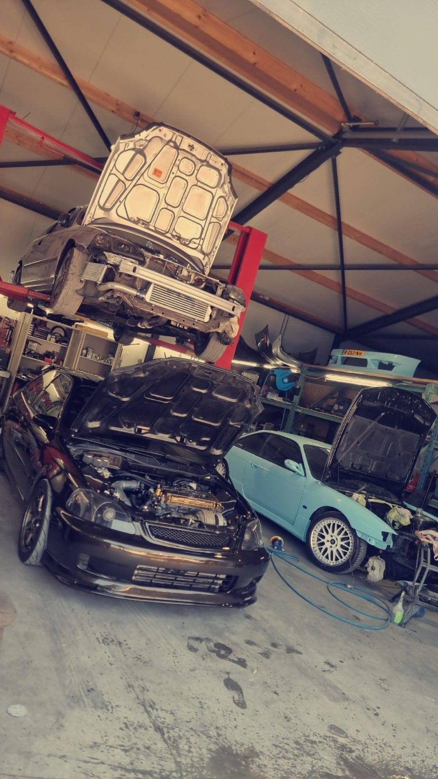 Hobbyruimte / loods (80m²) met hefbrug te huur in Zevenaar!
