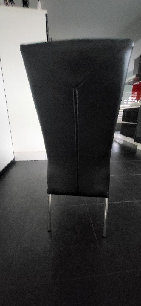 Stoelen, Huis en Inrichting, Stoelen, Ophalen, Gebruikt, Hoge rugleuning met metalen poten, Zwart