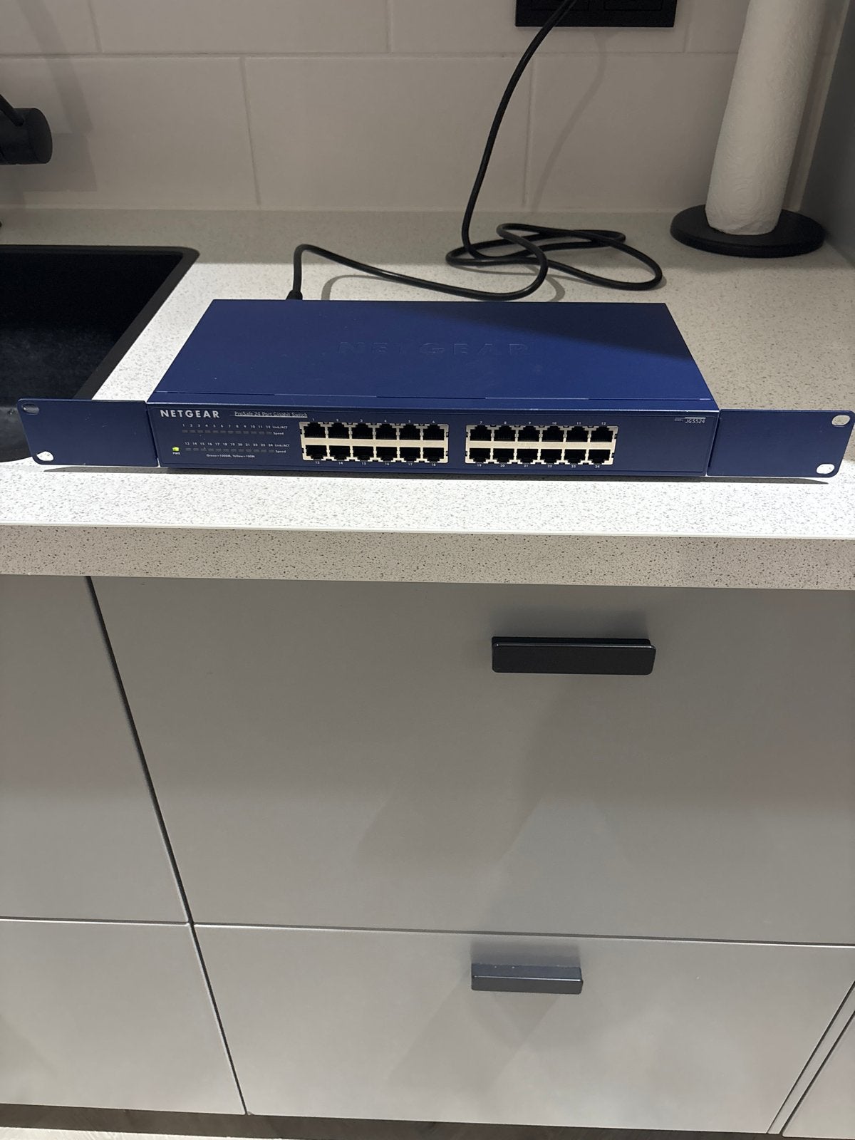 NETGEAR JGS524 24-poorts Gigabit Ethernet Switch, Computers en Software, Netwerk switches, Ophalen of Verzenden, Gebruikt