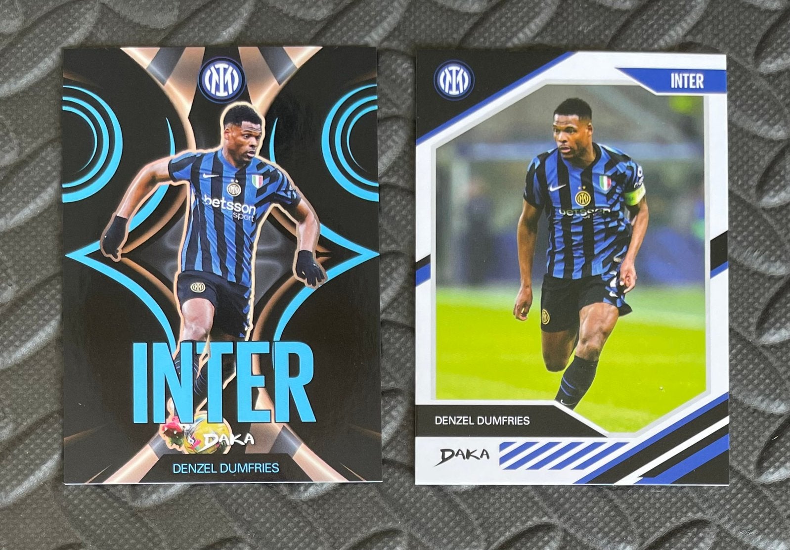 Denzel Dumfries Inter Daka 2025 Kaarten Set, Verzamelen, Ophalen of Verzenden, Nieuw, Buitenlandse clubs, Poster, Plaatje of Sticker