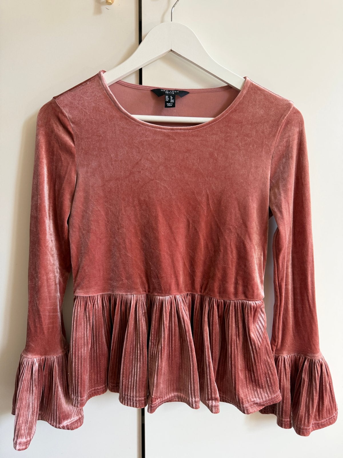 Roze velours top peplum - Maat S (New Look), Kleding | Dames, Ophalen of Verzenden, Zo goed als nieuw, Lange mouw, Roze